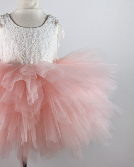 Tutu vu de devant avec son haut dentelle Tutu vu de devant avec son haut dentelle