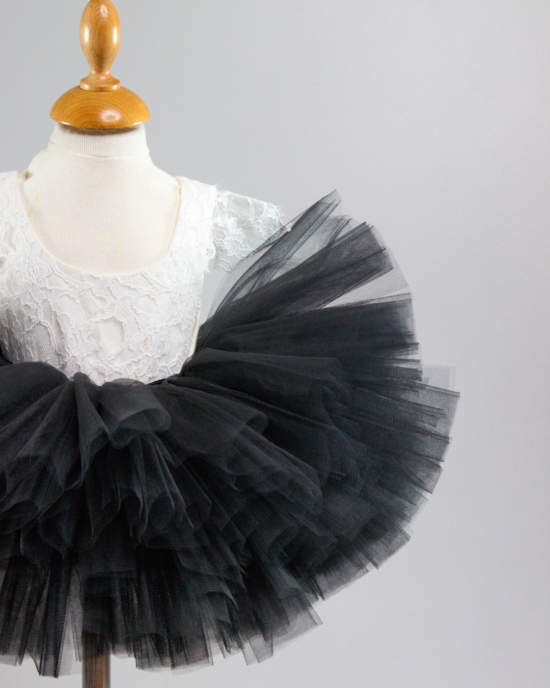 Tutu vu de devant avec son haut dentelle