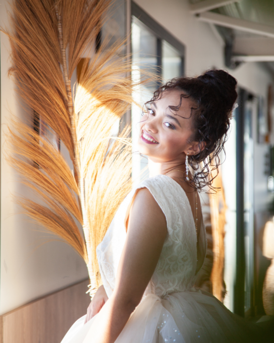 Haut dentelle mariée vu de profil